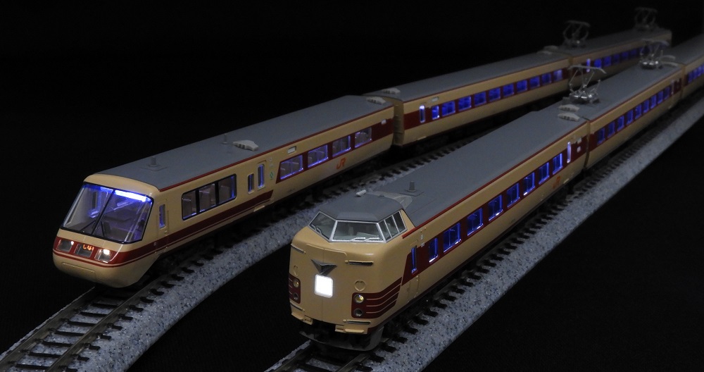 KATO鉄道模型オンラインショッピング 381系＜パノラマしなの＞（登場時仕様） 6両基本セット 白色室内灯取付: 現在販売中の商品 - kato