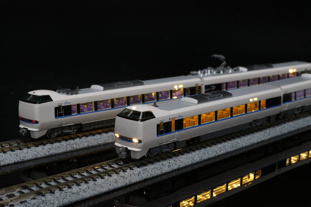 KATO鉄道模型オンラインショッピング 683系4000番台サンダーバード 4両基本セット室内灯付電球色: 現在販売中の商品 - kato