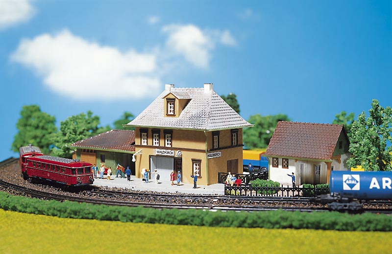 KATO Preiser Nゲージ 庭のある家2 & 二世帯住宅&人多数